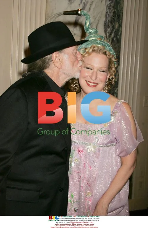 Willie Nelson & Bette Midler at Hulaween 2006 party