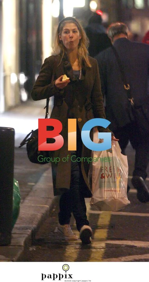 Rosamund Pike Eating Apple in London