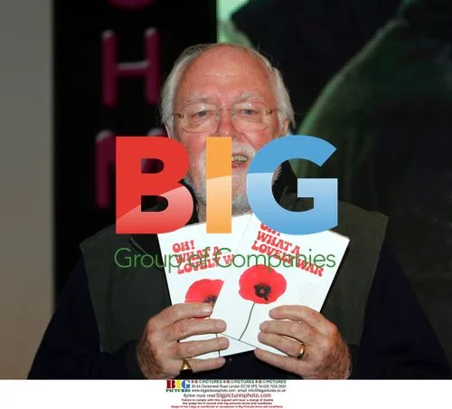 Lord Attenborough signs DVDs of "Oh! What A Lovely War"