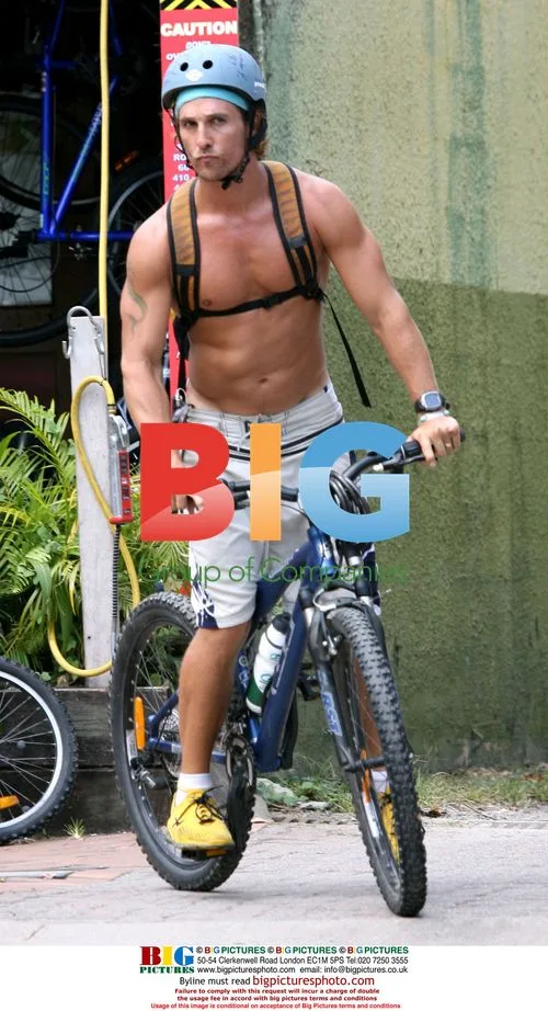 Mathew McConaughey rides bike in Port Douglas