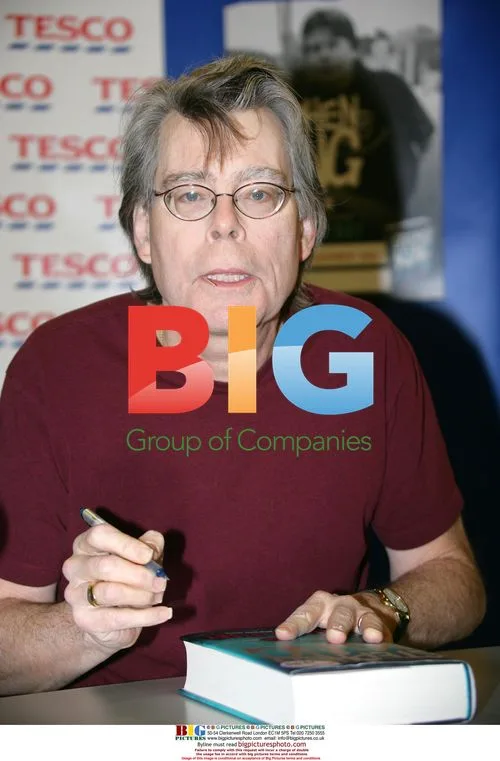 Stephen King promotes 'Lisey's Story' at TESCO