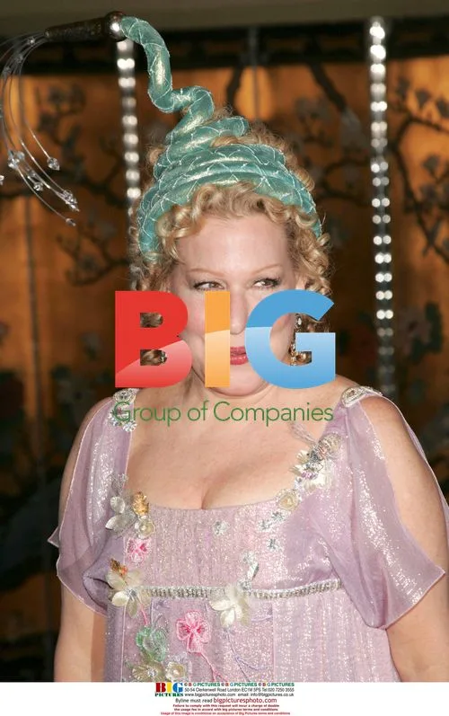 Bette Midler at 2006 Hulaween Gala