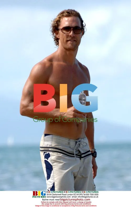 Mathew McConaughey Relaxes on Australian Beach