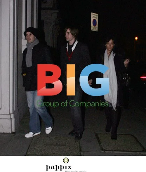 Martine McCutcheon Drives 4x4 with Guards