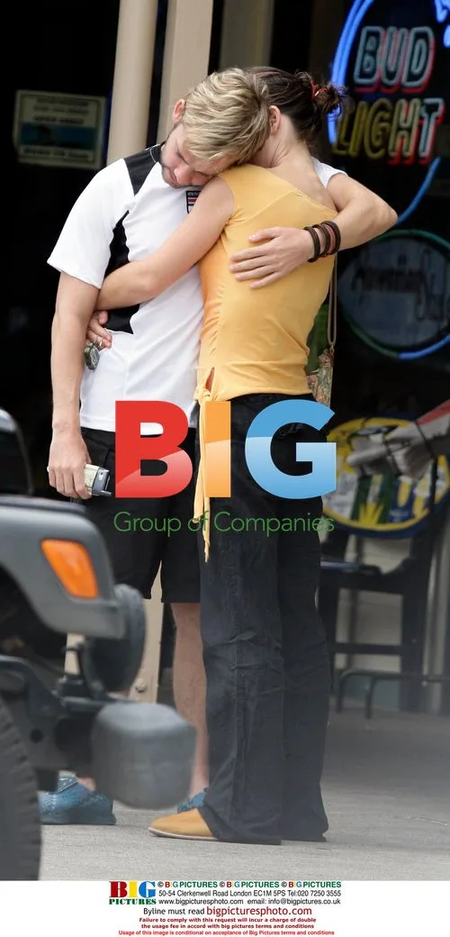 Evangeline Lilly and Dominic Monaghan Kiss and Hug