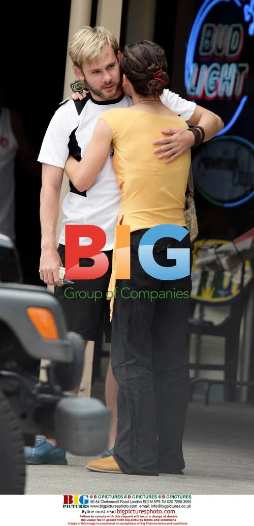 Evangeline Lilly and Dominic Monaghan Kiss