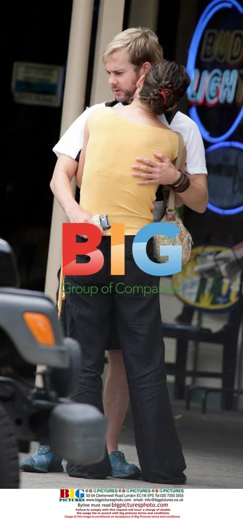 Evangeline Lilly and Dominic Monaghan kiss and hug
