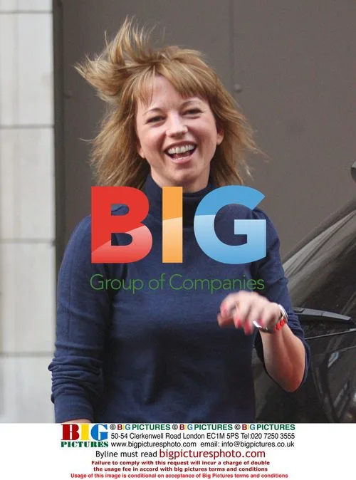 Sara Cox stops for Starbucks in London
