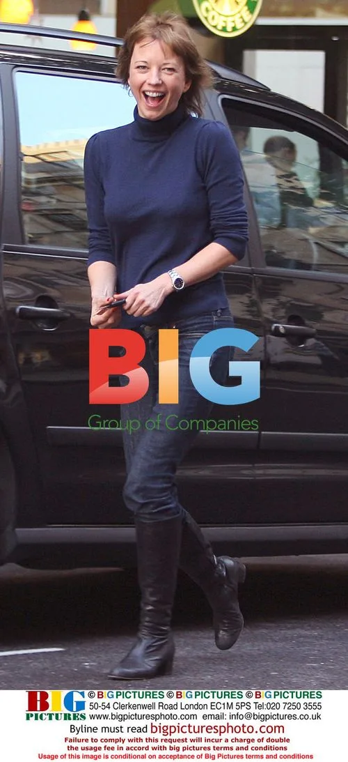 Sara Cox gets coffee at Starbucks before BBC show
