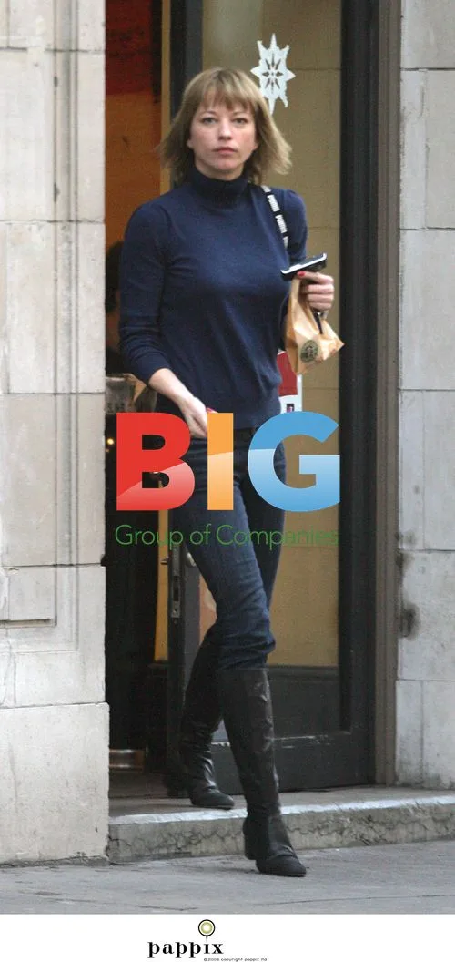 Sara Cox Gets Coffee Before BBC Radio