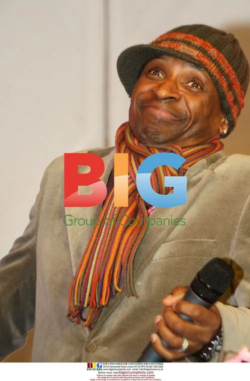 Andy Abraham Switches On Christmas Lights
