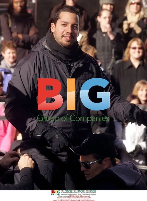 DAVID BLAINE suspended in Times Square