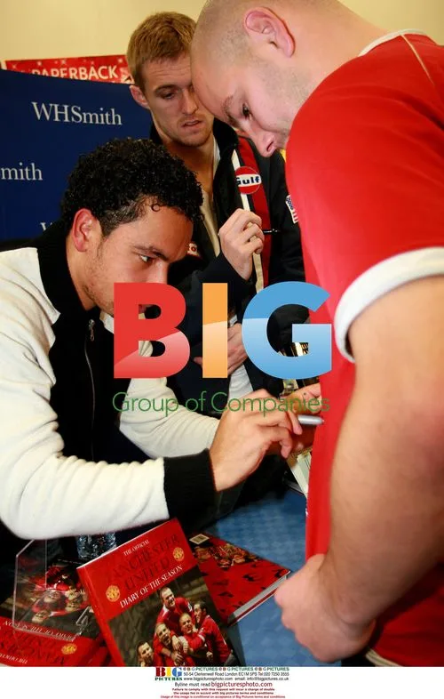 Kiera Richardson and Darren Fletcher at Manchester United book signing
