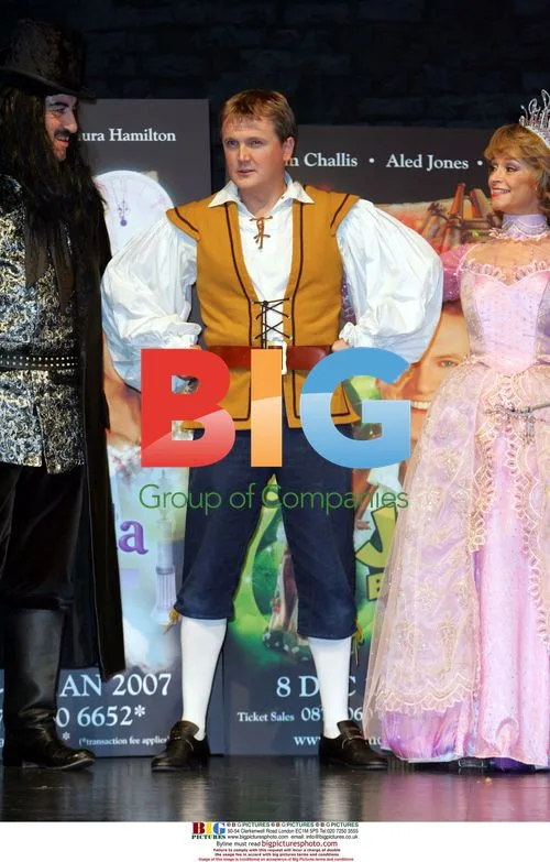 Cast of Christmas Pantos at Piccadilly Theatre