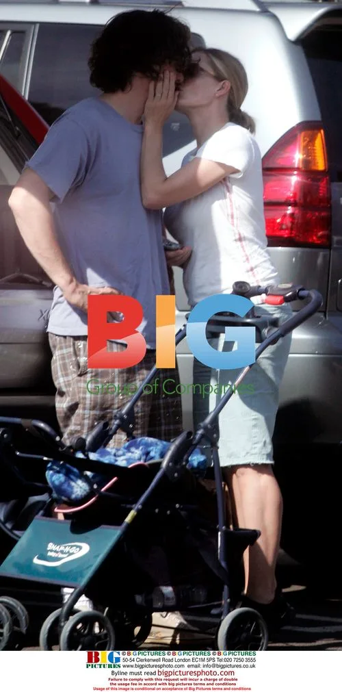 Elisabeth Shue takes out baby with husband