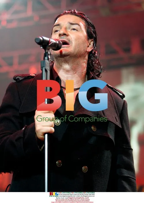 Ricardo Arjona Performs in Concert