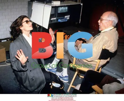 Robert Altman directing "A Prairie Home Companion"