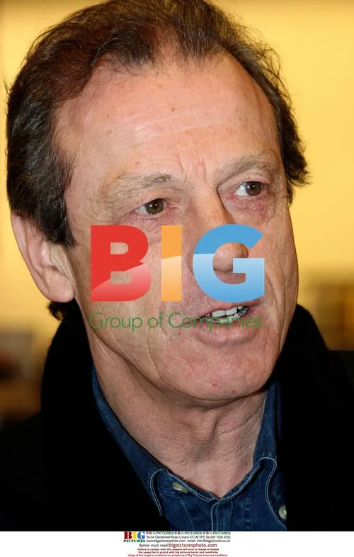 Leslie Grantham at book signing, 2006
