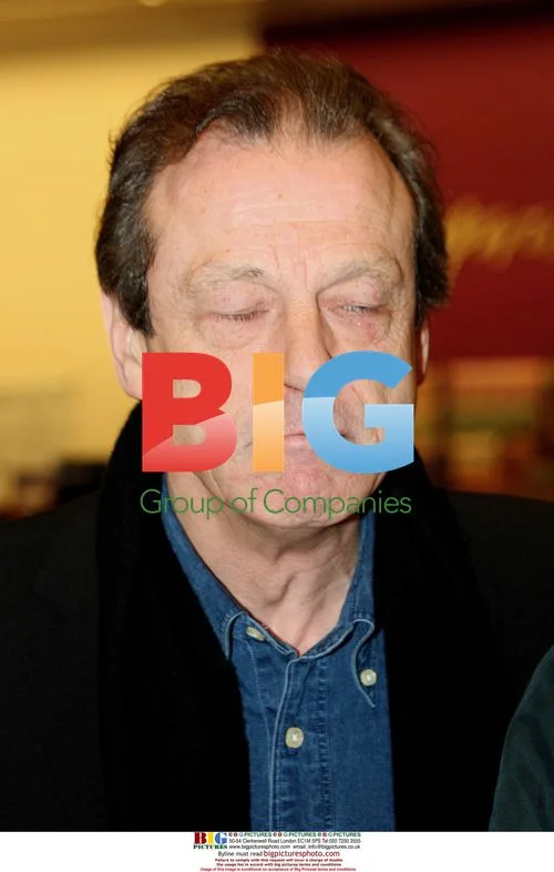 Leslie Grantham at book signing