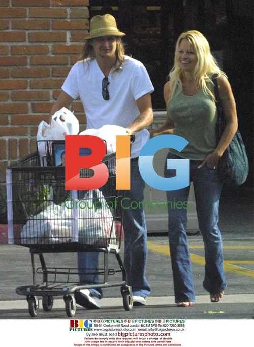 Pamela Anderson and Kid Rock Shopping