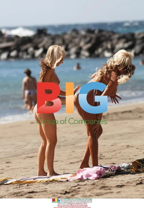 Foxy models sunbathing in Canaries