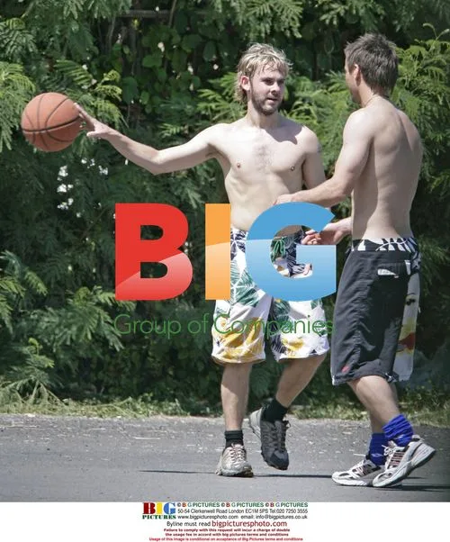 Dominic Monaghan Plays Basketball in Hawaii