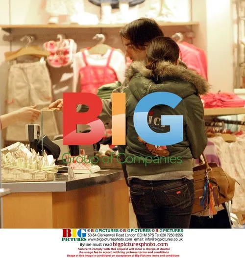 Robert Pires and Jessica Lemaire shop for baby clothes