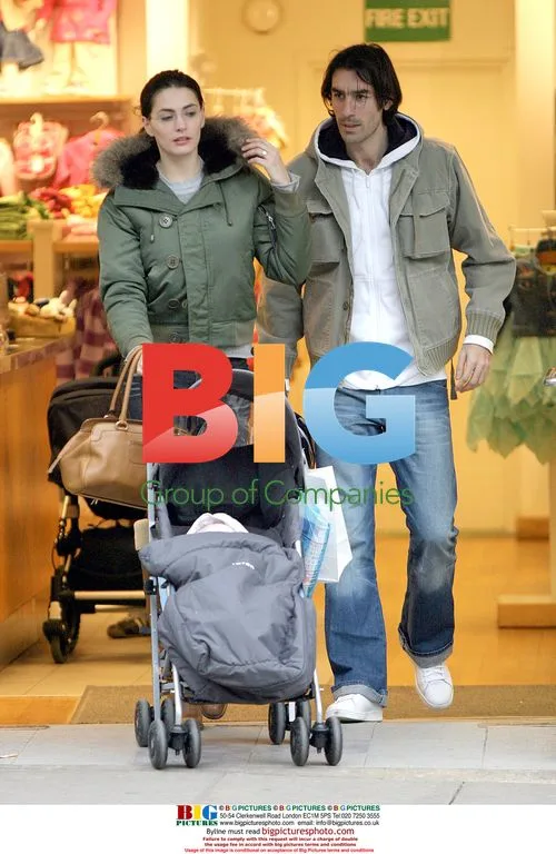 Robert Pires and Jessica Lemaire shop for baby clothes