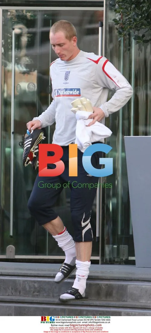 England Team Leaves Lowry Hotel