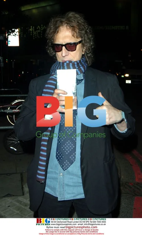 Mick Rock Accepts Contribution to Music Award