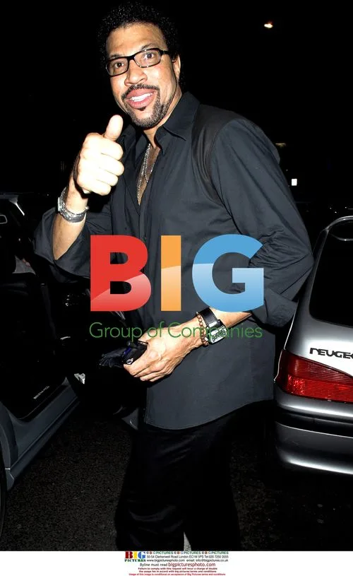Lionel Richie leaving London restaurant