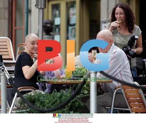 Gail Porter and daughter Honey share champagne