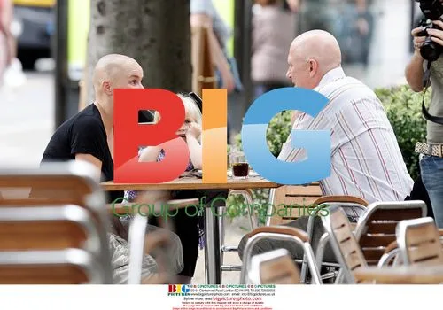Gail Porter and daughter Honey share champagne