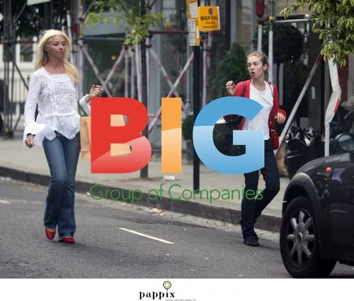 Tamara Beckwith and Daughter Shopping