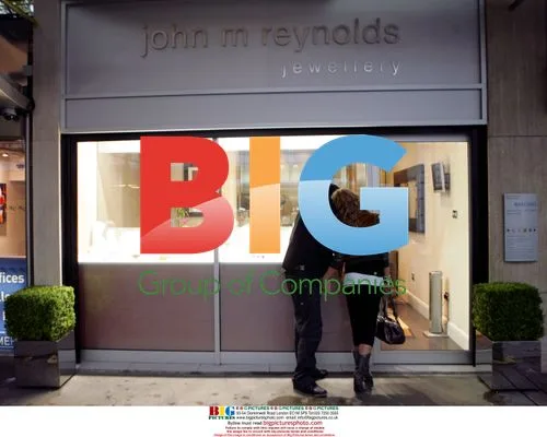 BB7's Mikey and Grace Window Shopping