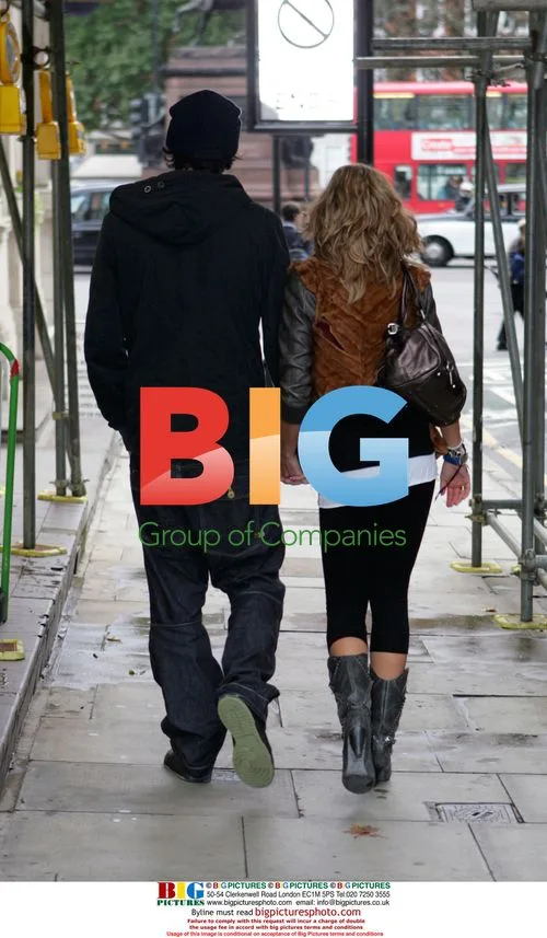 BB7's Mikey and Grace Go Window Shopping
