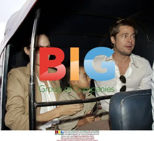 Brad Pitt & Angelina Jolie on Rickshaw Ride in Pune