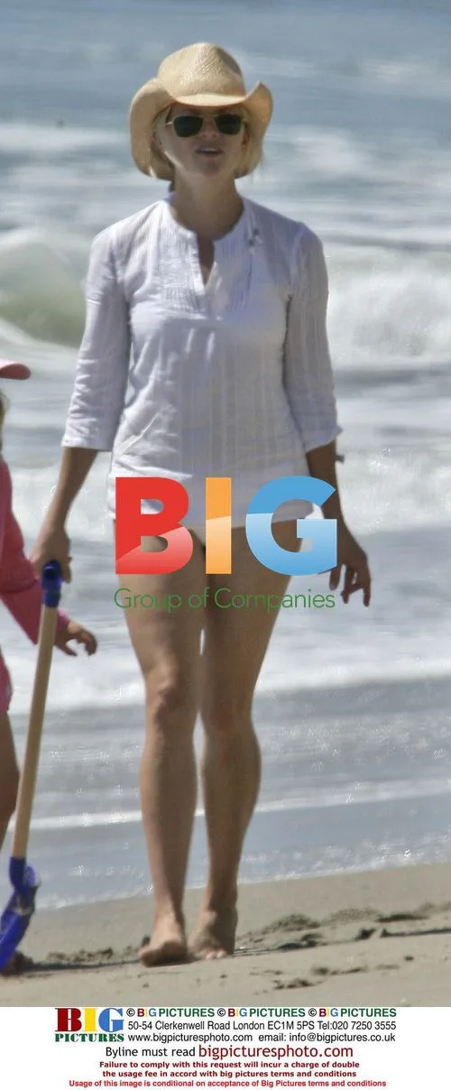 Reese Witherspoon spends Labor Day with kids