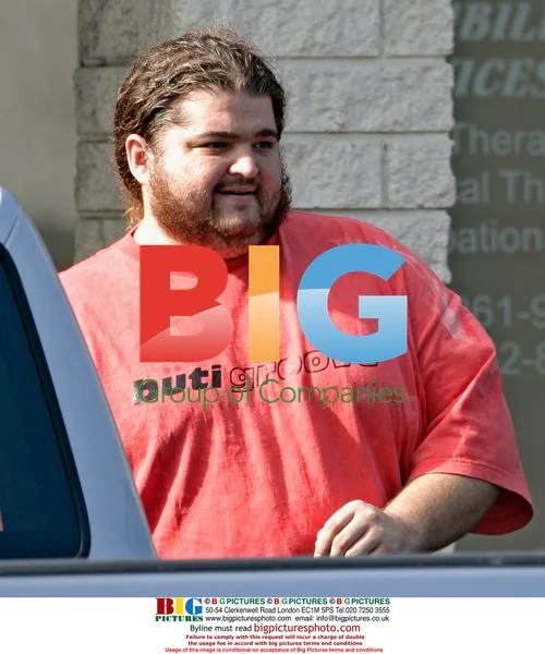 Lost star Jorge Garcia parks in handicapped spot