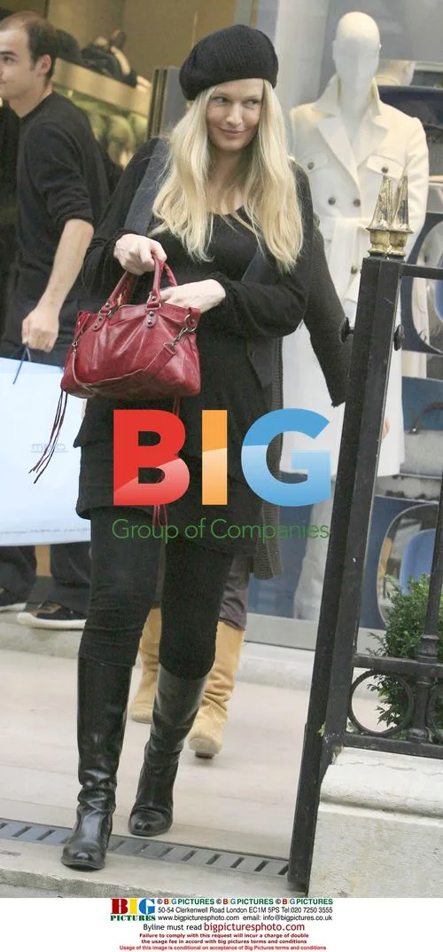 Pregnant model Karen Mulder shopping in Paris