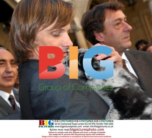 Viggo Mortensen named son of Leon, receives puppies