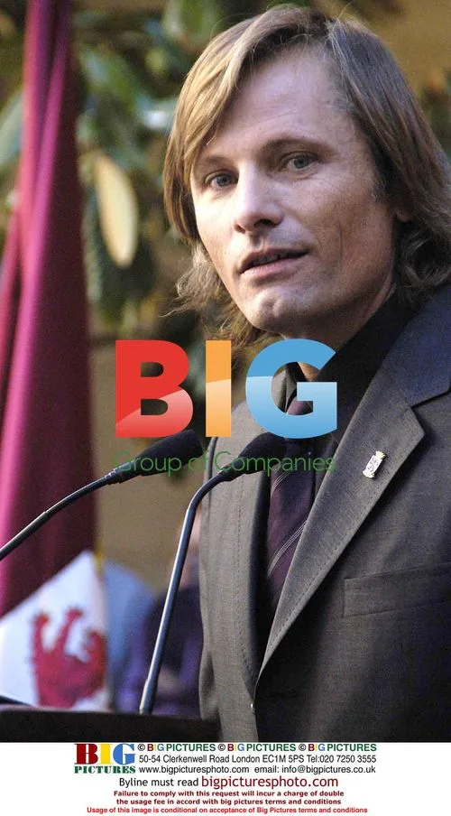 Viggo Mortensen Receives Honors in Leon, Spain