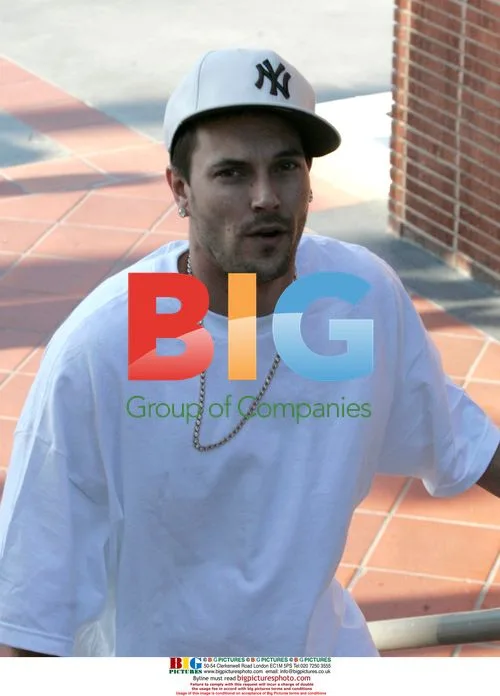 Kevin Federline Shops Alone