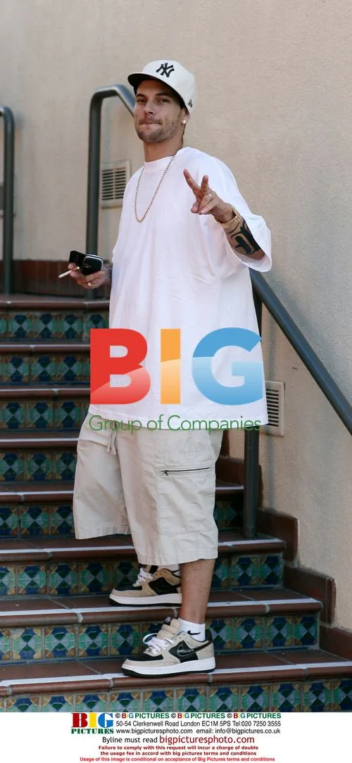 Kevin Federline Goes Shopping