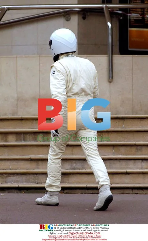 The Stig Gets Clamped at MPH 2006