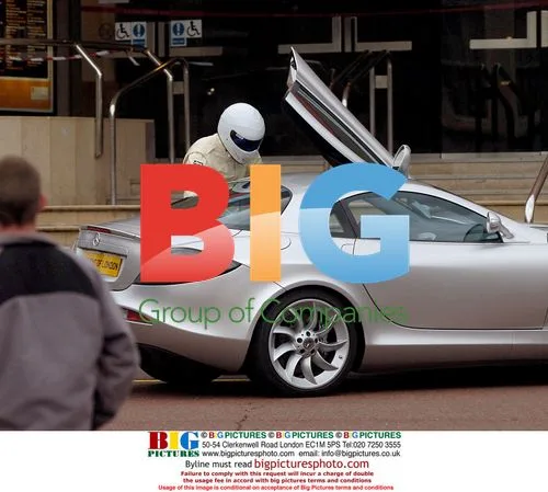 The Stig Gets Clamped at MPH 2006
