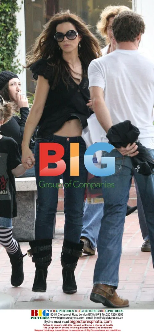 Kate Beckinsale Out Shopping with Daughter Lily