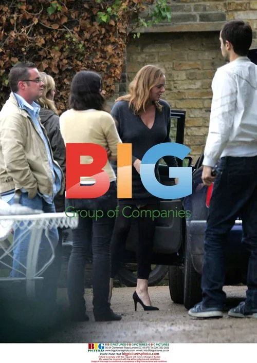 Pregnant Stella McCartney arrives for photo shoot