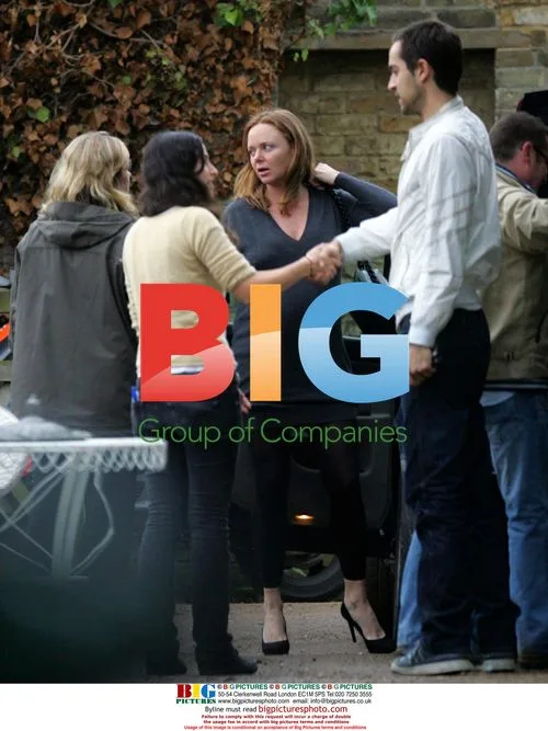 Pregnant Stella McCartney Arrives for Photo Shoot