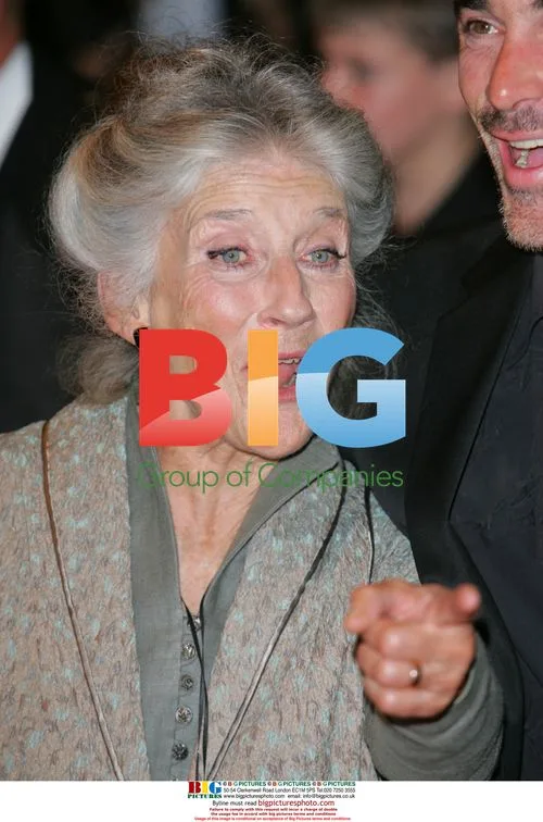 Phyllida Law at "Stranger Than Fiction" premiere